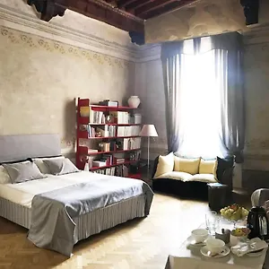 https://domus-400.it-tuscanyhotel.com